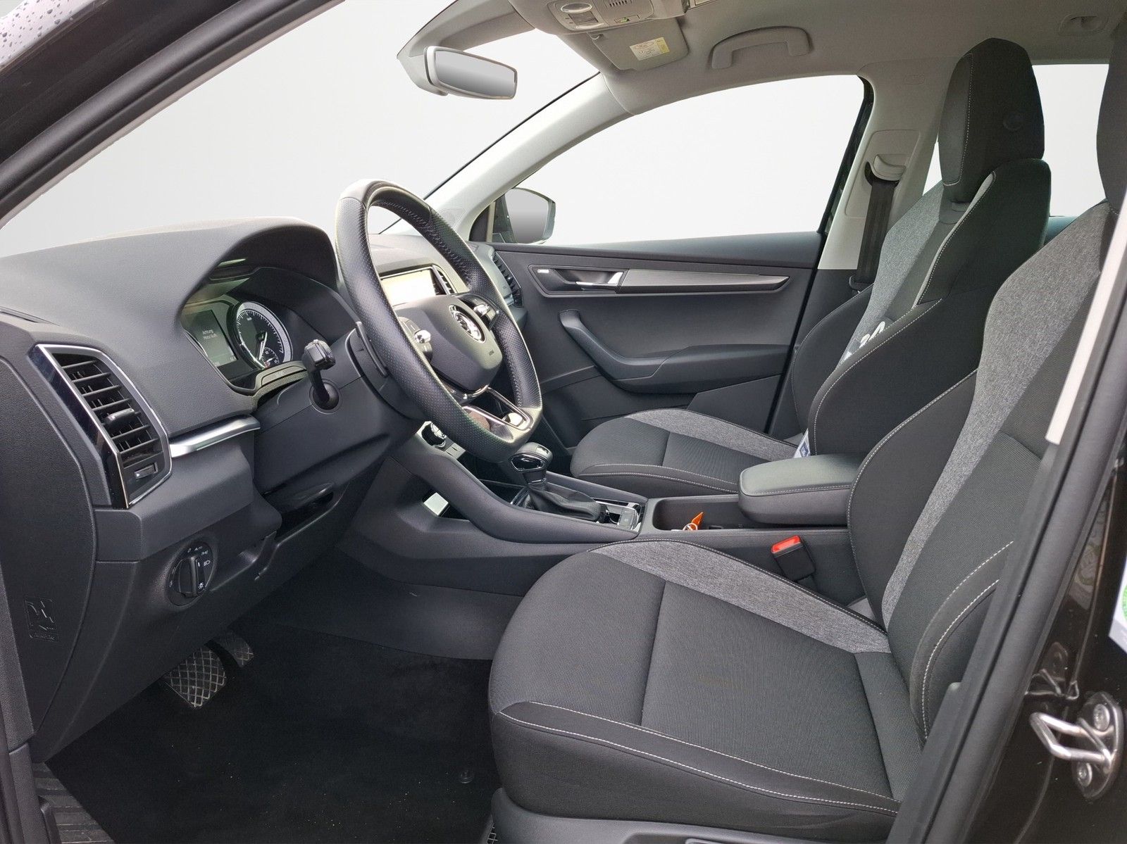 SKODA Karoq 2.0 TDI Drive125 4x4 DSG / AHK / NAVI / ST - Image 9