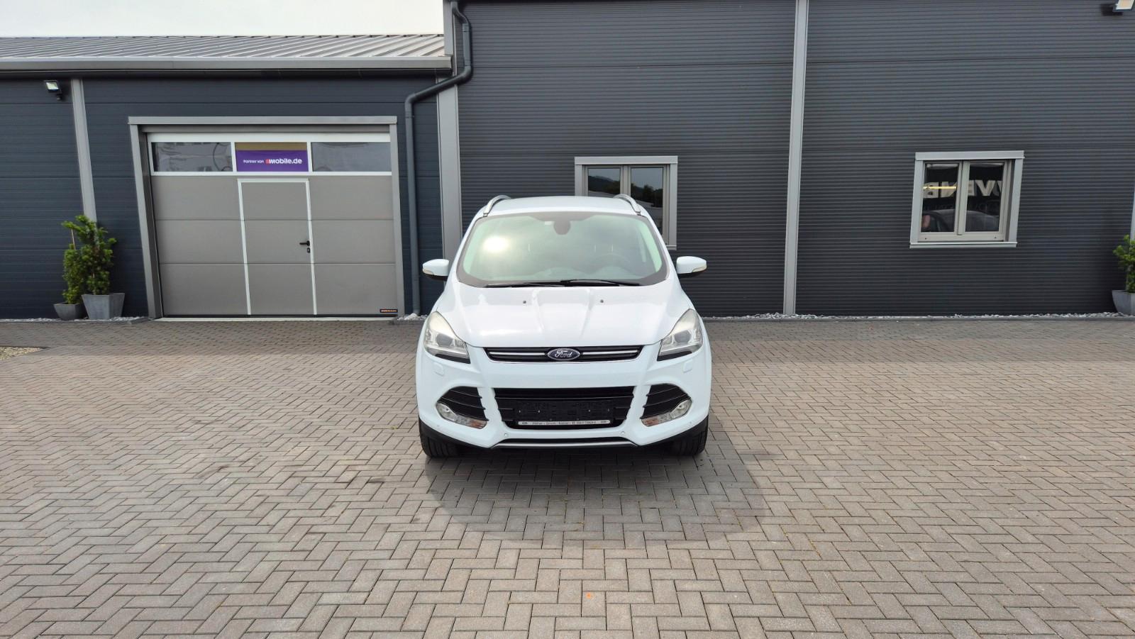 Ford Kuga Titanium / 2 Hand / AHK / TÜV Neu