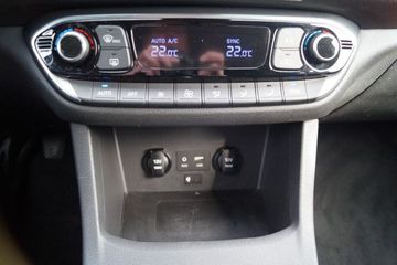 Hyundai i30  1.0T-GDI Fastback NAVI-KAMERA-LED-SHZG-PDC