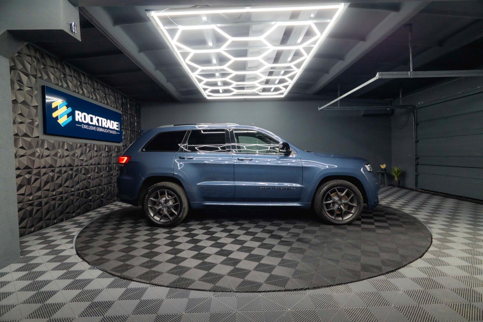Fahrzeugabbildung Jeep Grand Cherokee 3.6 4x4 LIMITED X *Pano*LED*19%*