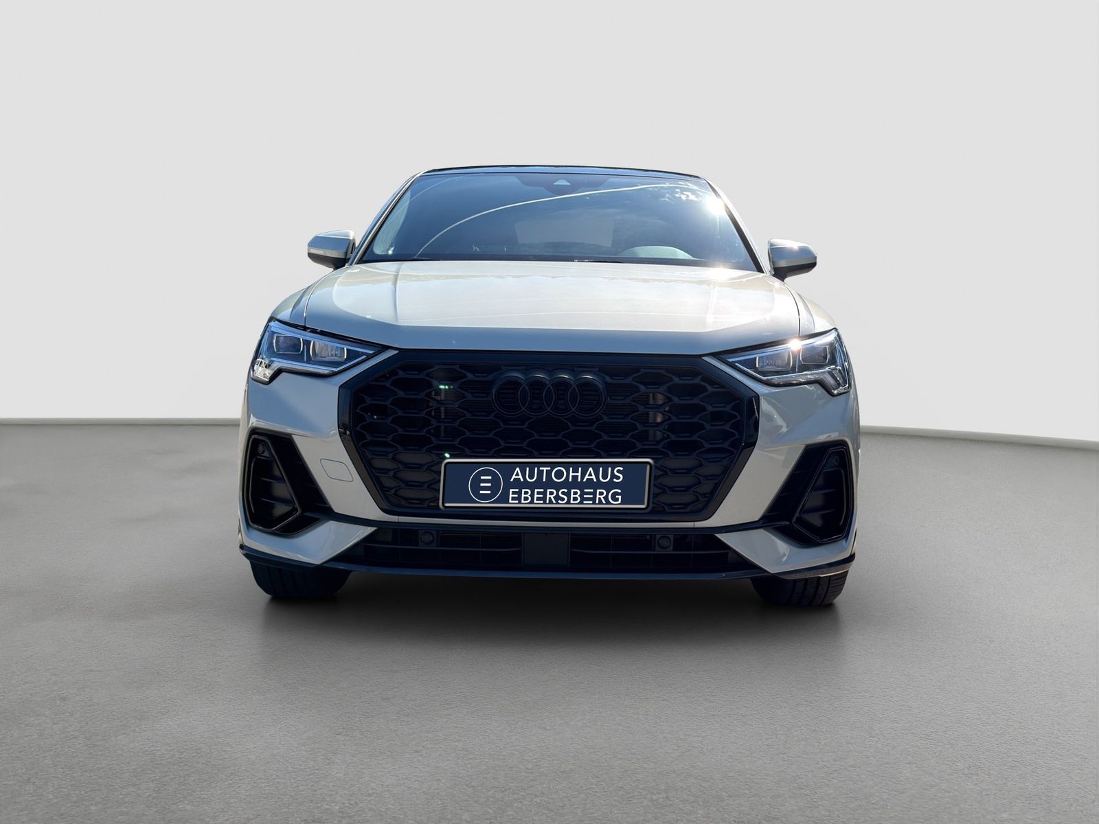 Audi Q3 Sportback S line 45 TFSI e Hybrid Kompaktlade foto 3