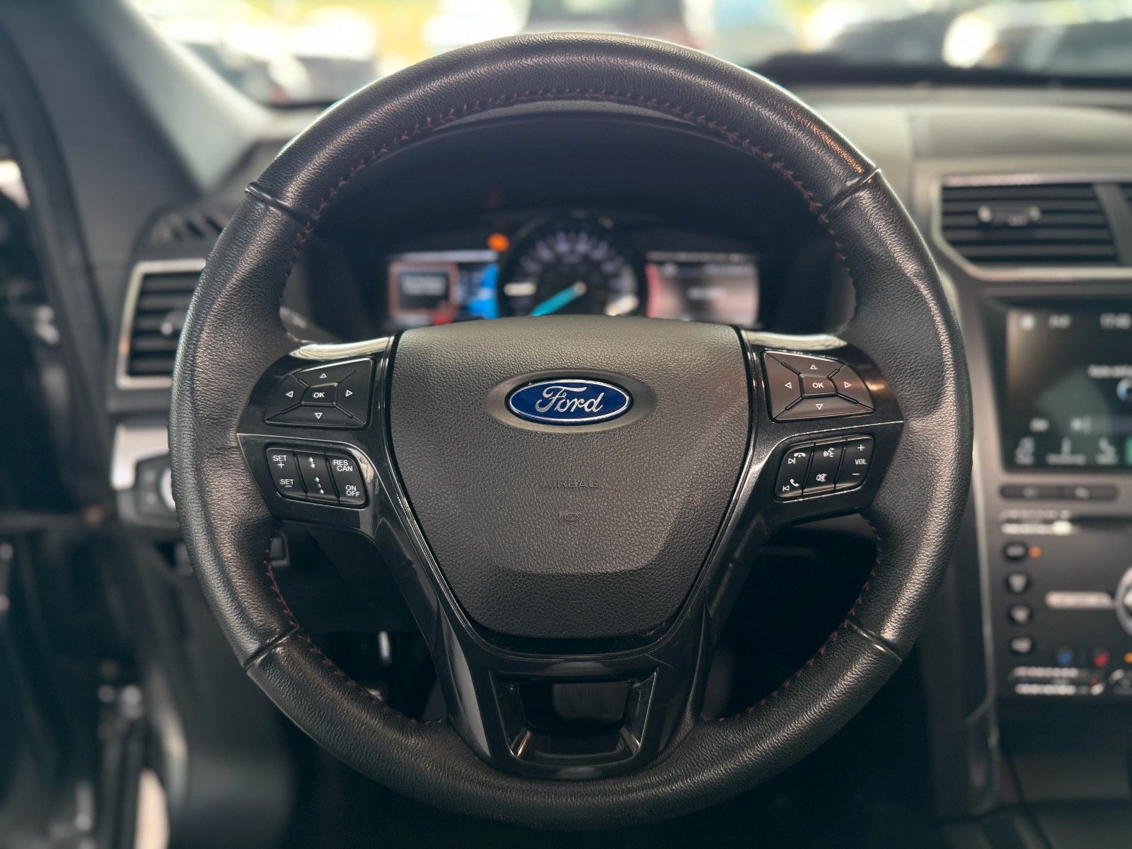 Fahrzeugabbildung Ford Explorer Sport 3,5 V6 4WD Automatik 7-Si.  PANO