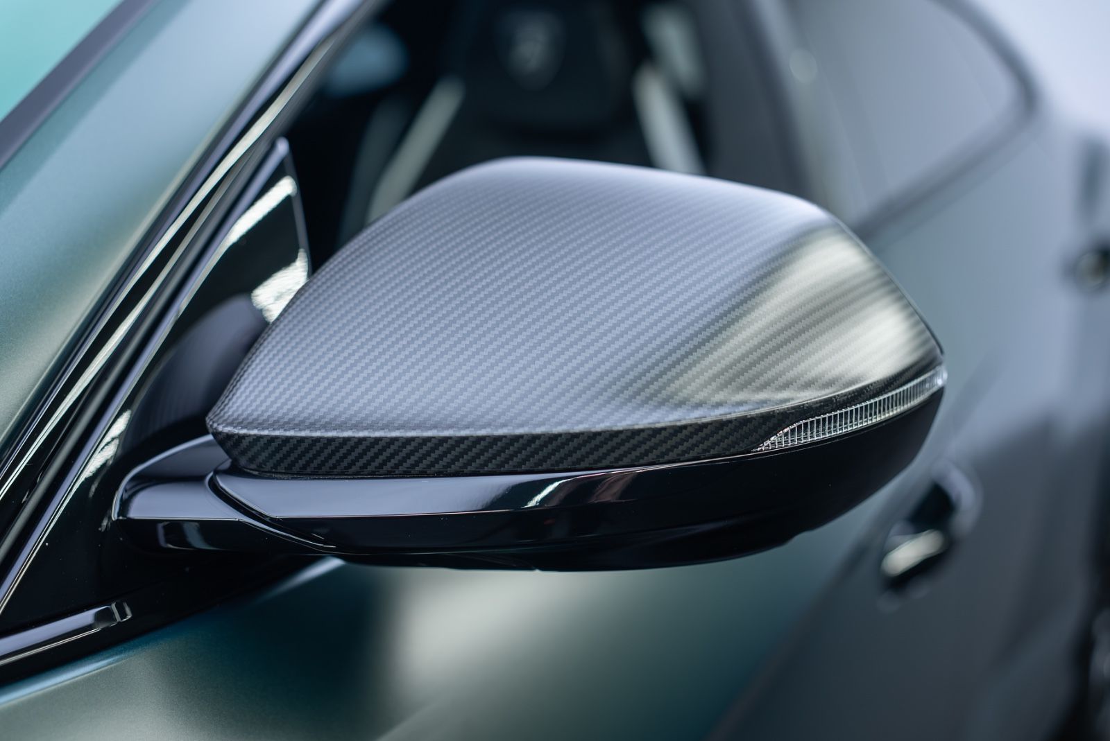 Fahrzeugabbildung Lamborghini Urus SE AKRAPOVIC/CARBON/PANO/B&O/FULL PPF