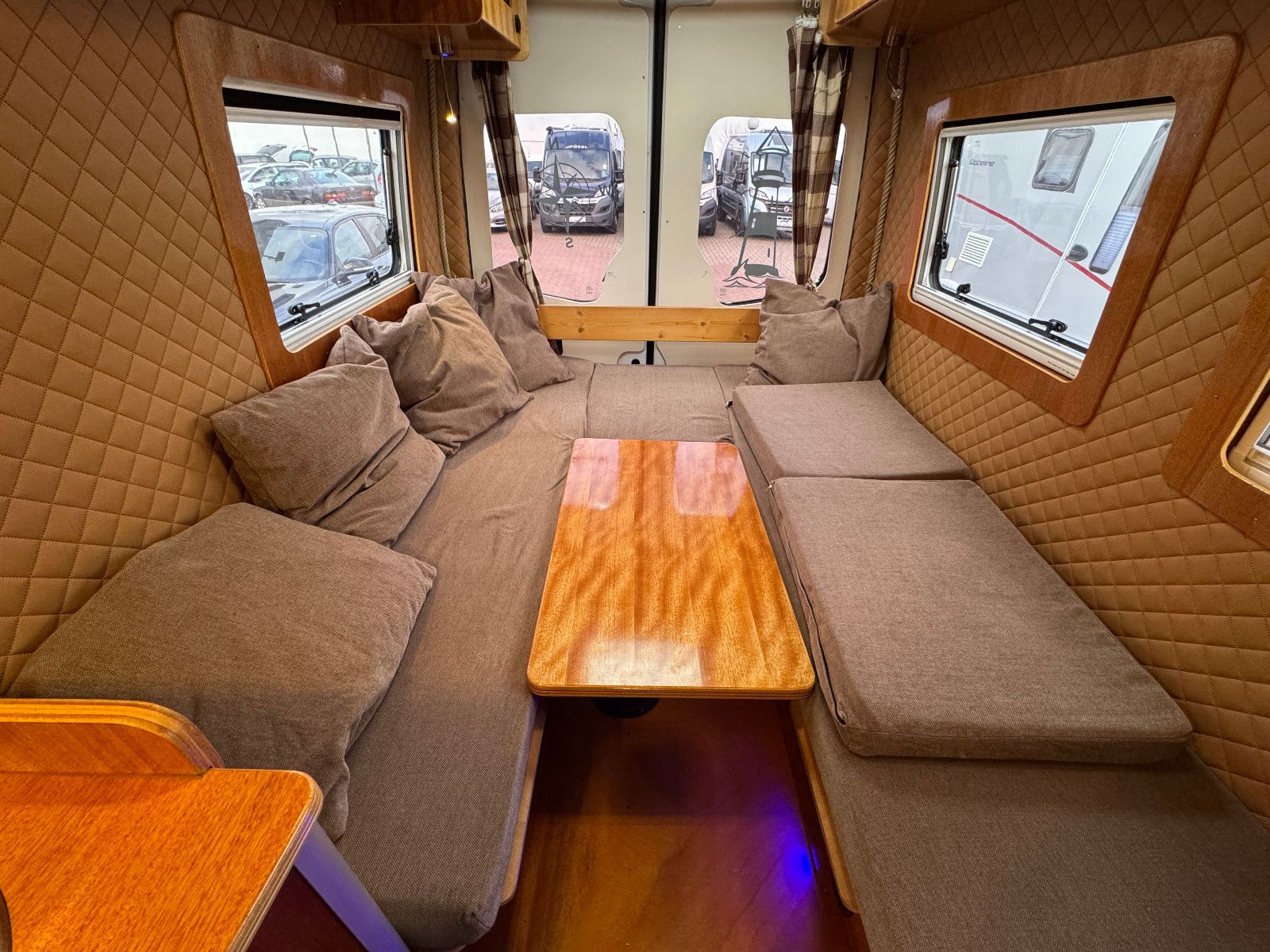 Vehicle image Mercedes-Benz SPRINTER 313 ELBE BOOTS MANUFACTURE