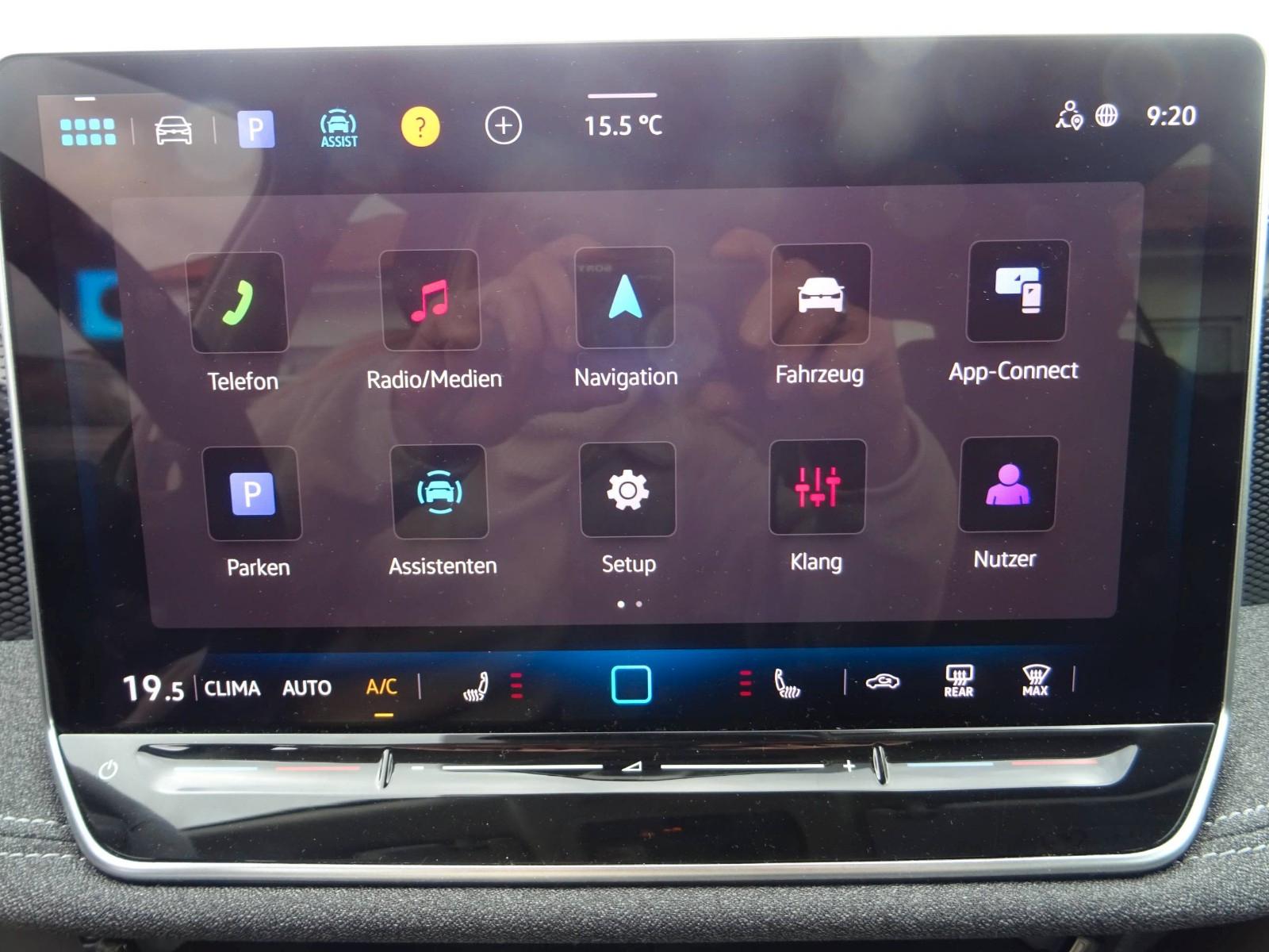 Volkswagen Passat Variant 1.5 eTSI 110 kW DSG LED PDC SHZ
