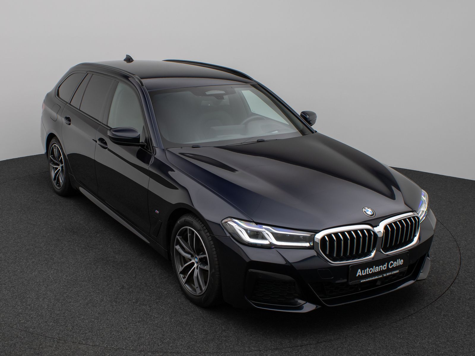 Fahrzeugabbildung BMW 530d xD M Sport Kamera Laser HUD DAB AHK Komfort