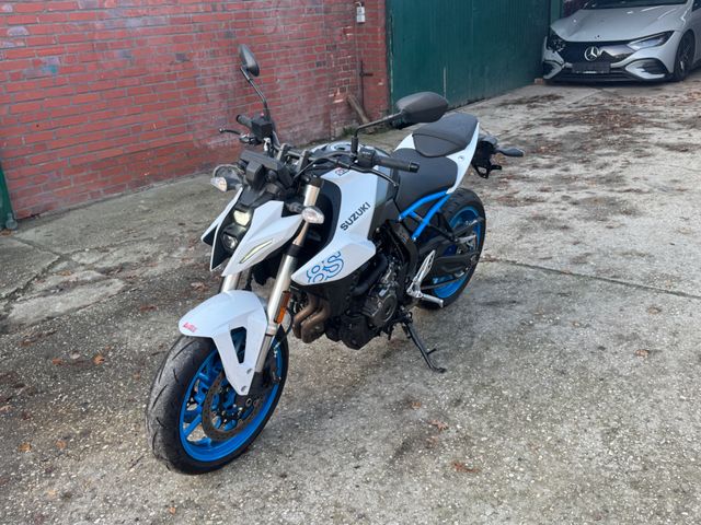 Suzuki Gsx 8s