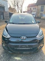 Hyundai i10 Trend blue 1.0 67PS Phantom Black
