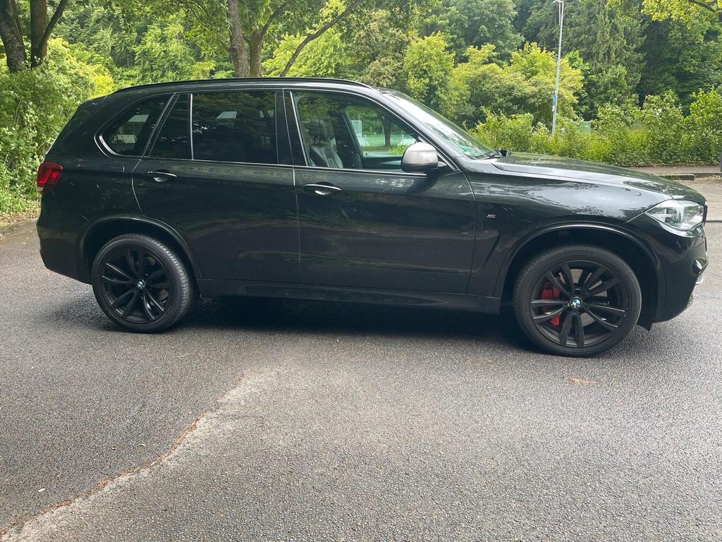 BMW X5 M50