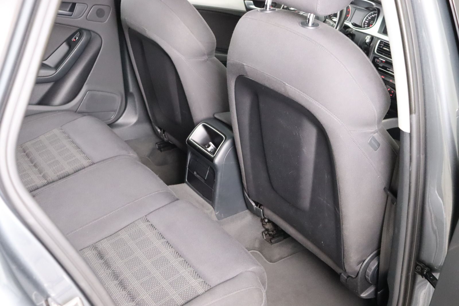 Fahrzeugabbildung Audi A4 Avant 2.0 TDI S-line * Bi- Xenon * Navi * Amb