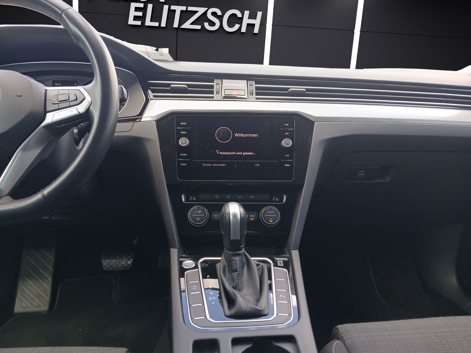 Fahrzeugabbildung Volkswagen Passat Variant TDI Business DSG LED AHK Navi ACC