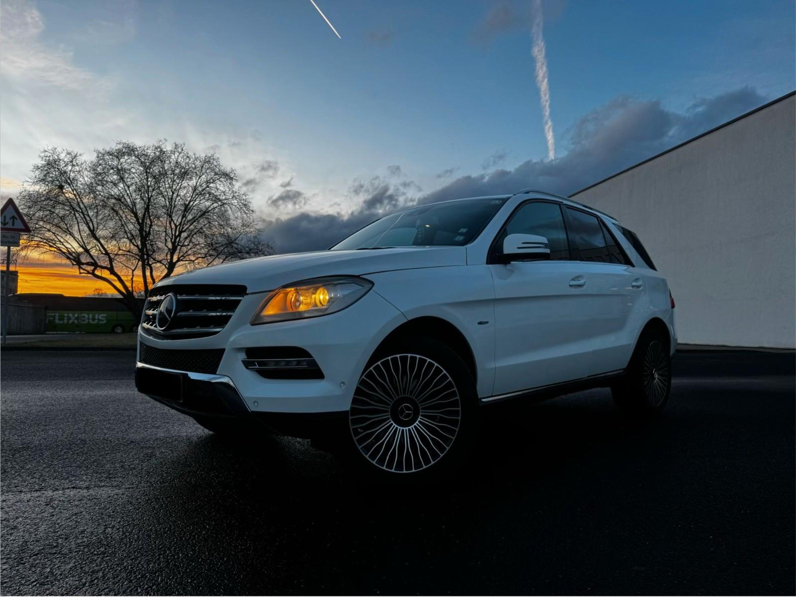 Mercedes-Benz ML250 CDI 4Matic (MaybachDesignFelgen)