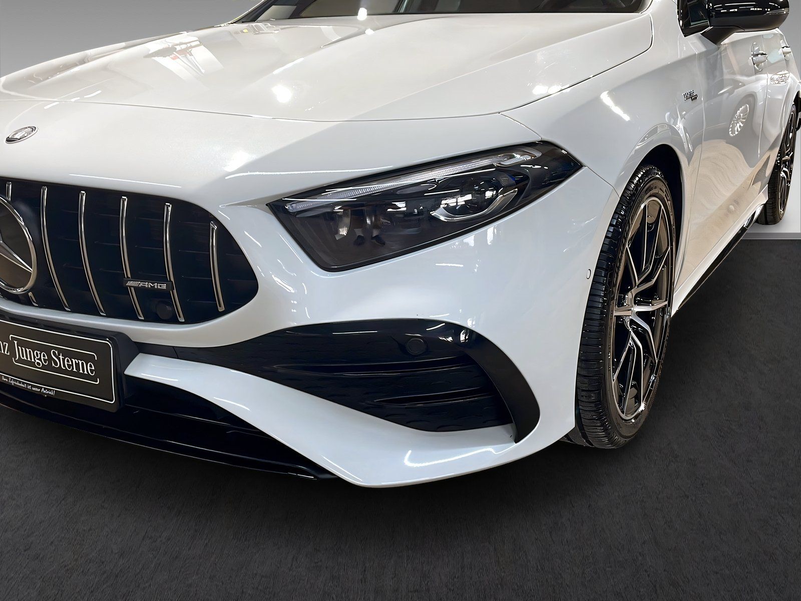 Mercedes-Benz A 35 AMG 4MATIC MULTIBEAM+NIGHT+Panorama+Kamera imagem 3