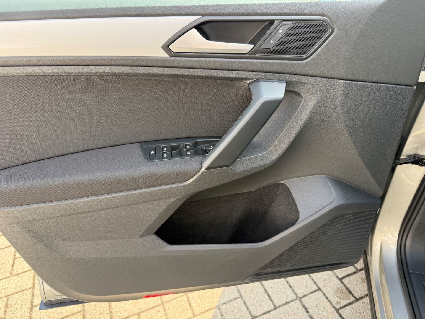 Fahrzeugabbildung Volkswagen Tiguan Comfortline ACC Navi LED PDC RFK WiPa Sic