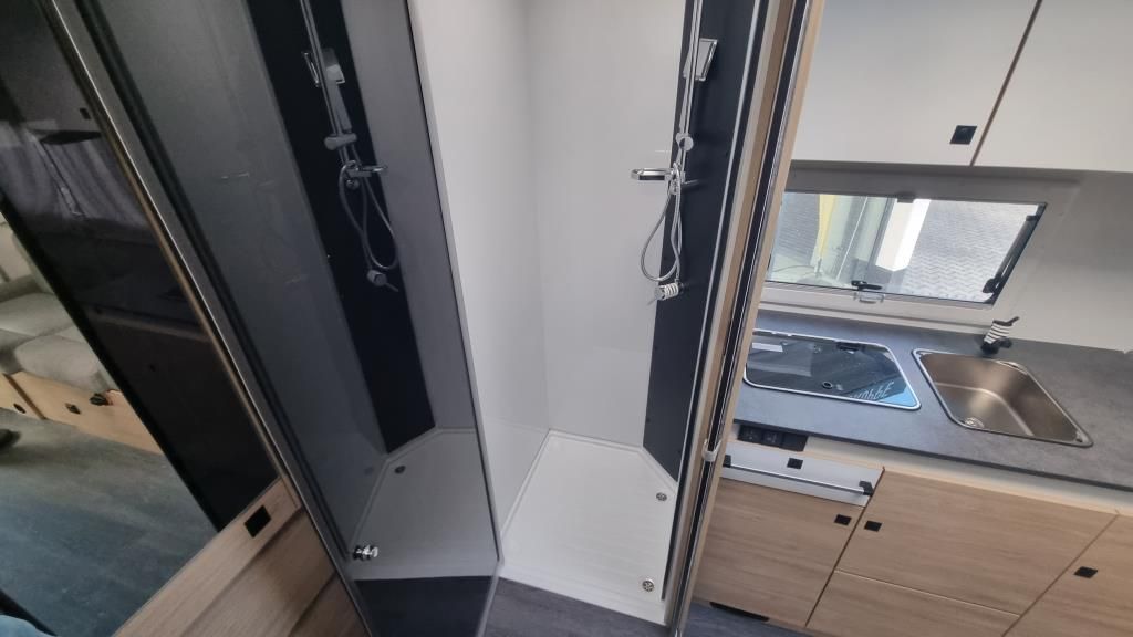 Autohaus Zimpel & Franke -  Challenger 260 neues Modell 8 Gang Automatik+Markise+Solar - Bild 13