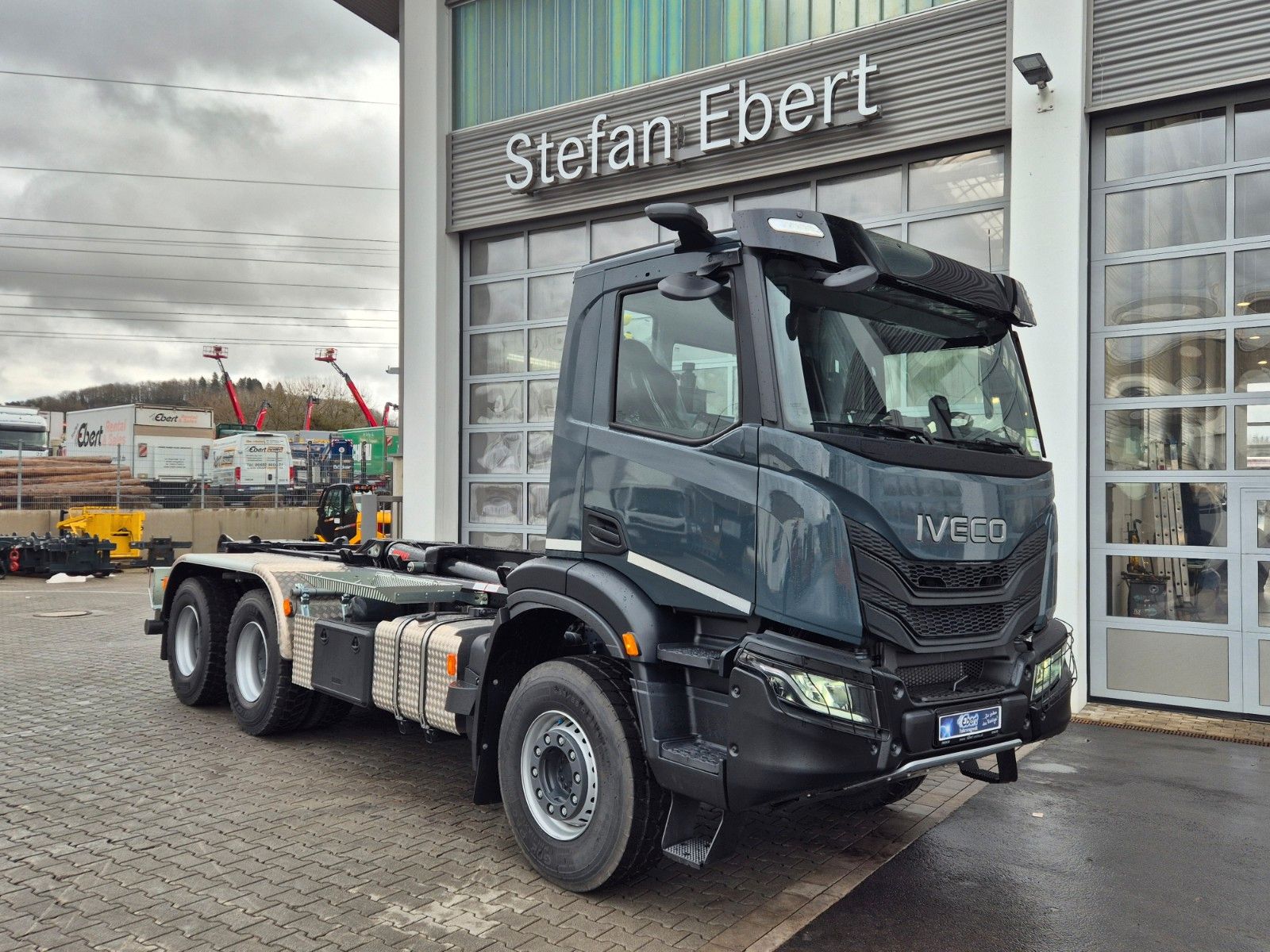 Fahrzeugabbildung Iveco AD300X54Z/P HR 6x4 Abrollkipper