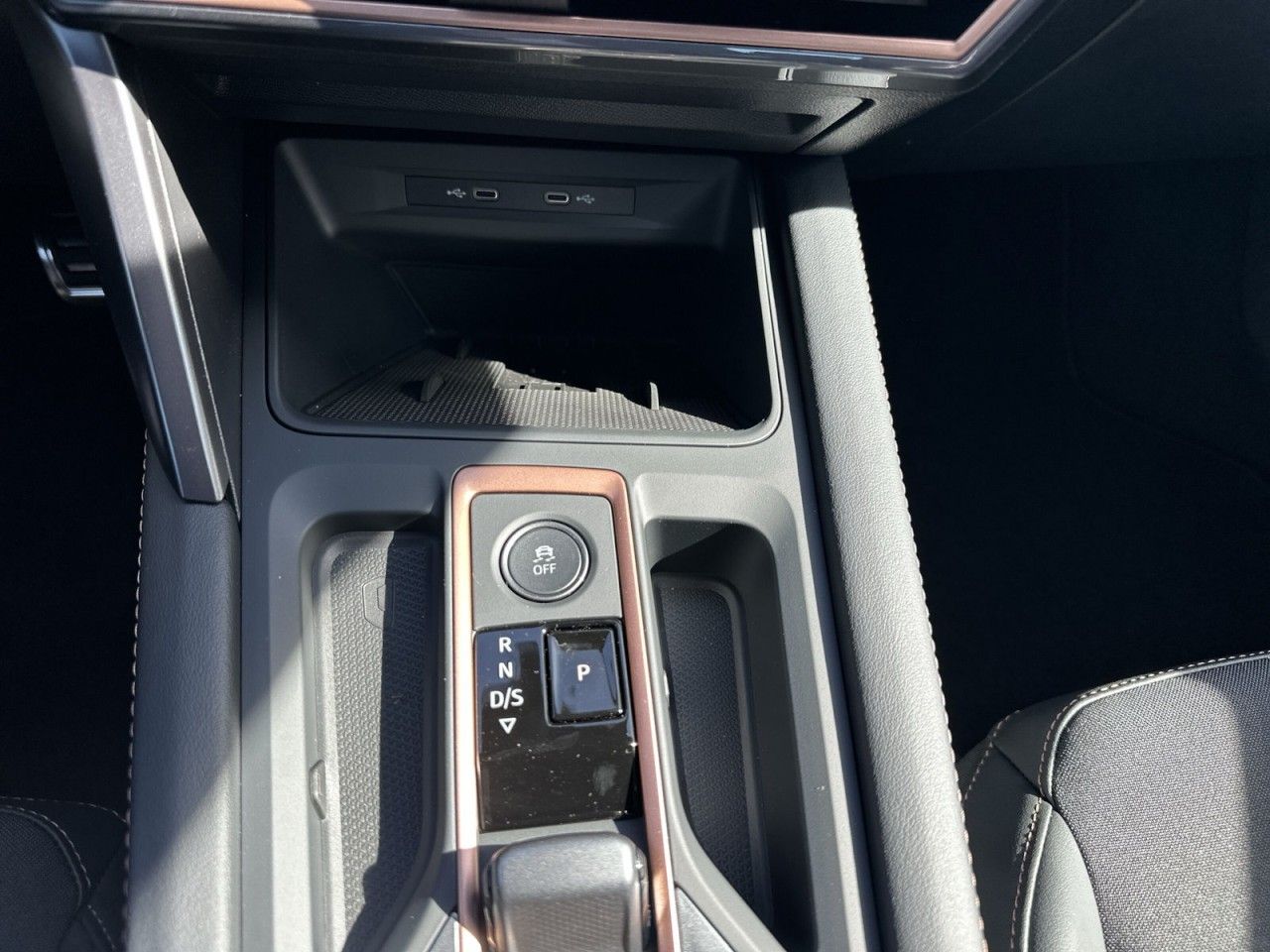 Fahrzeugabbildung CUPRA Leon 2.0 TDI 110 kW - mit KI generiert/bearbeitet