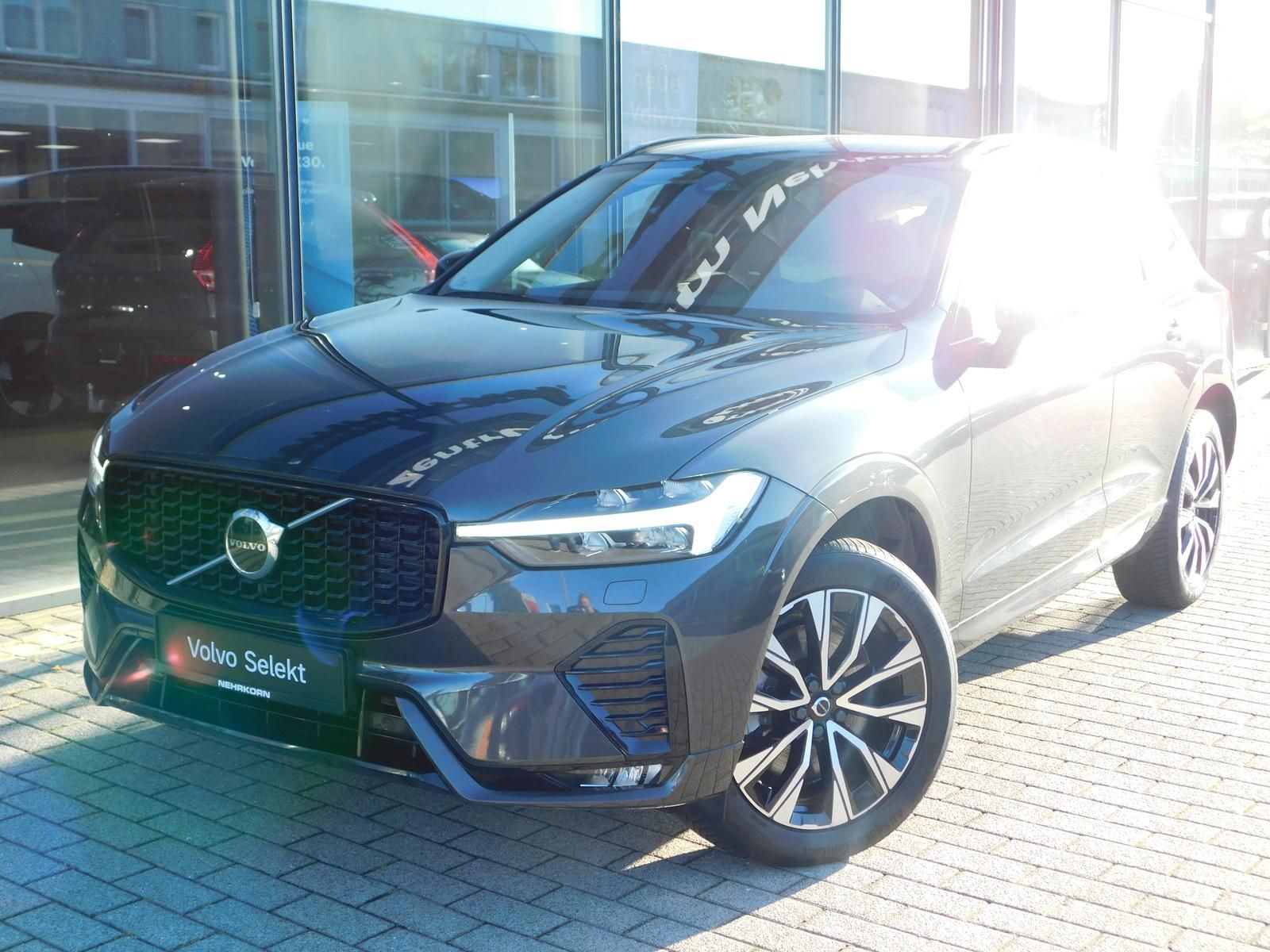 Fahrzeugabbildung Volvo XC60 B4 D AWD Plus Dark