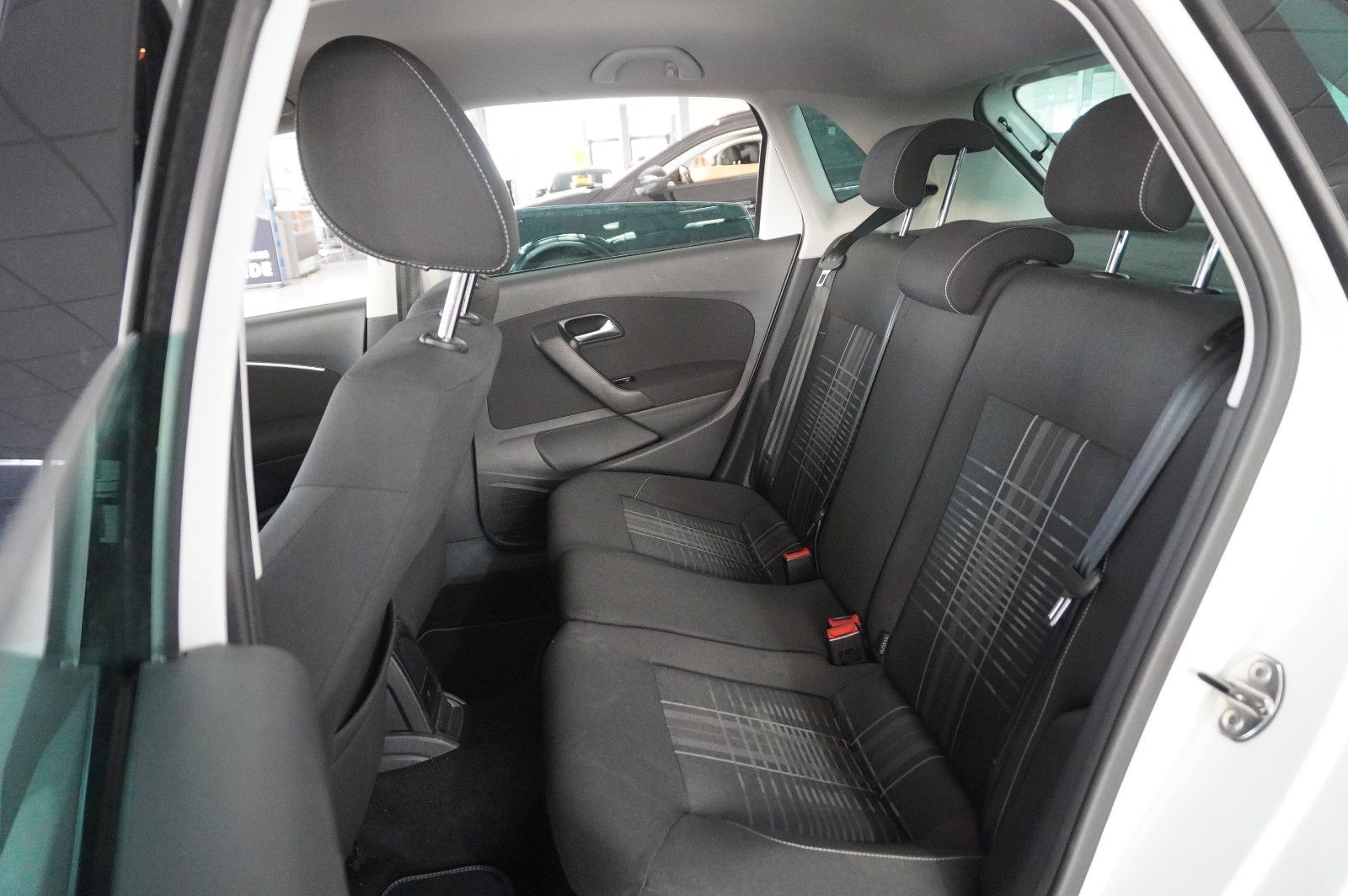 Fahrzeugabbildung Volkswagen Polo V 1.2 TSI LOUNGE DSG NAVI/KLIMA/PDC/TEMP.