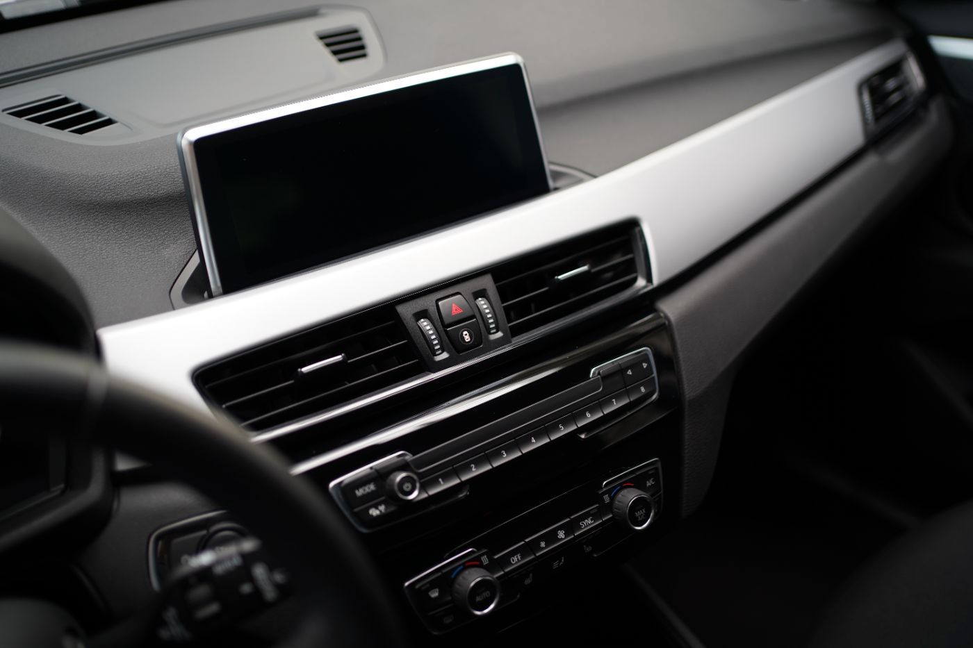 Fahrzeugabbildung BMW X1 20iA Advantage +Sitzheizung+17''LMR+Navi+PDC+