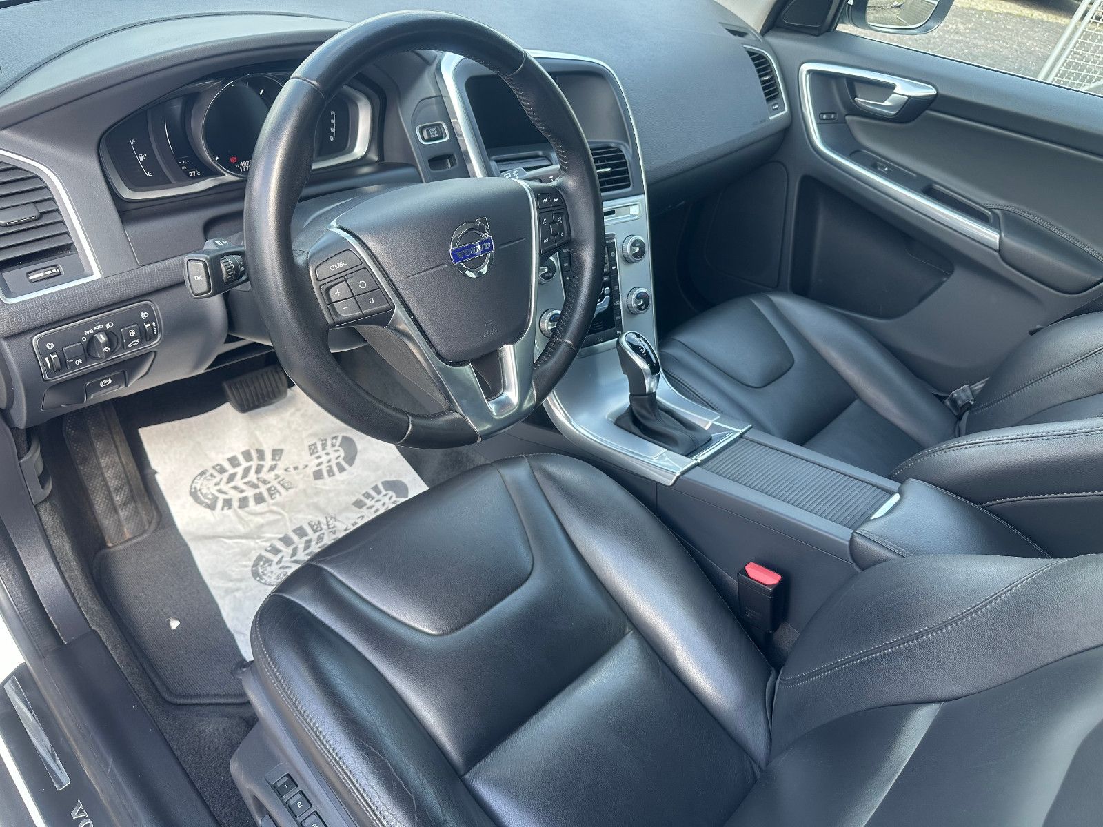 Fahrzeugabbildung Volvo XC60 SUMMUM D4*MODELL 2017+PANORAMA*