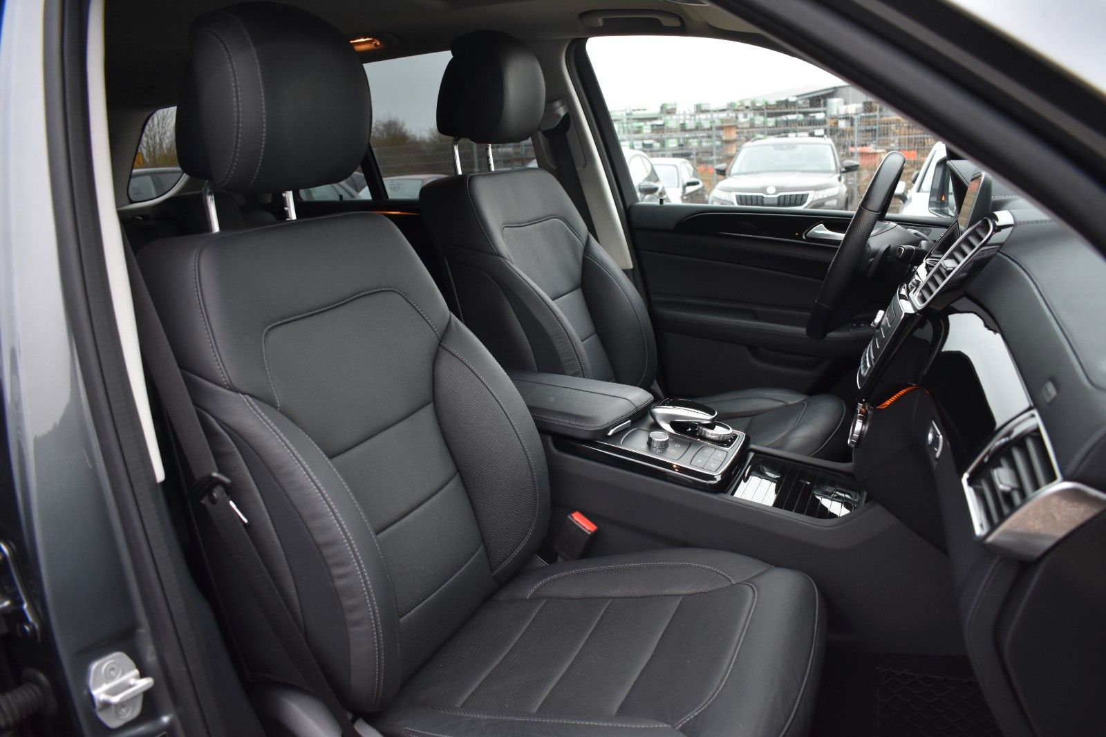 Fahrzeugabbildung Mercedes-Benz GLE 400 4Matic Distronic AHK 21* Keyless-go