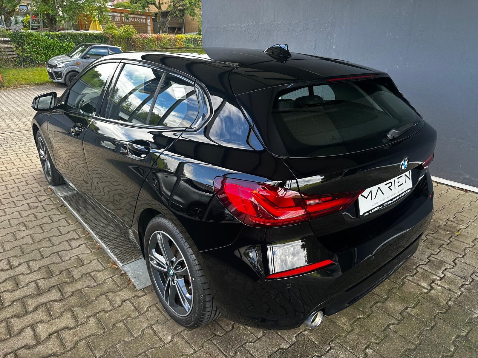 BMW 118 Baureihe 1 Lim. 118 i Sport Line | LED