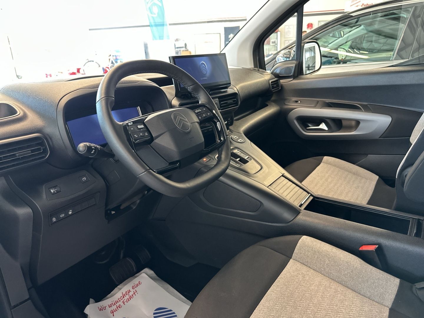 Fahrzeugabbildung Citroën Berlingo XL BlueHDi 130 EAT8 S&S Max Navi CarPla