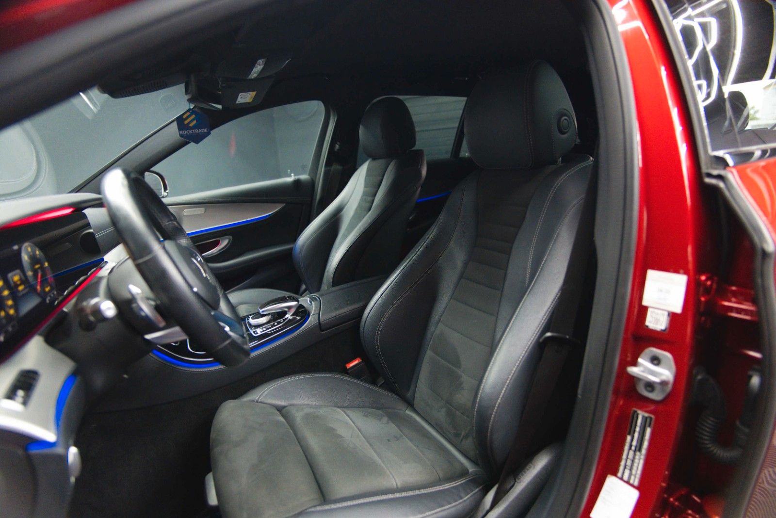 Fahrzeugabbildung Mercedes-Benz E 400d T 4Matic AMG Night-Paket ACC Widescreen
