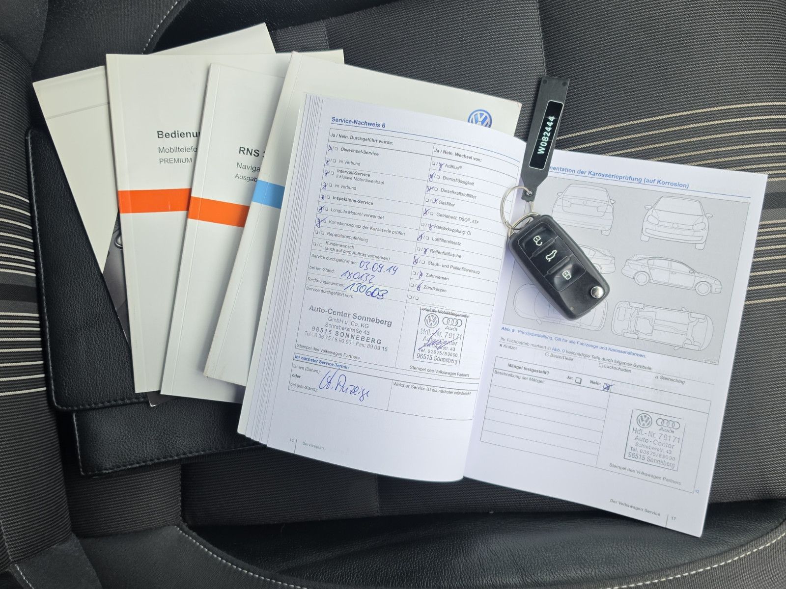 Fahrzeugabbildung Volkswagen Touran Match AUTOMATIK LEDER  PDC SHZ PDC