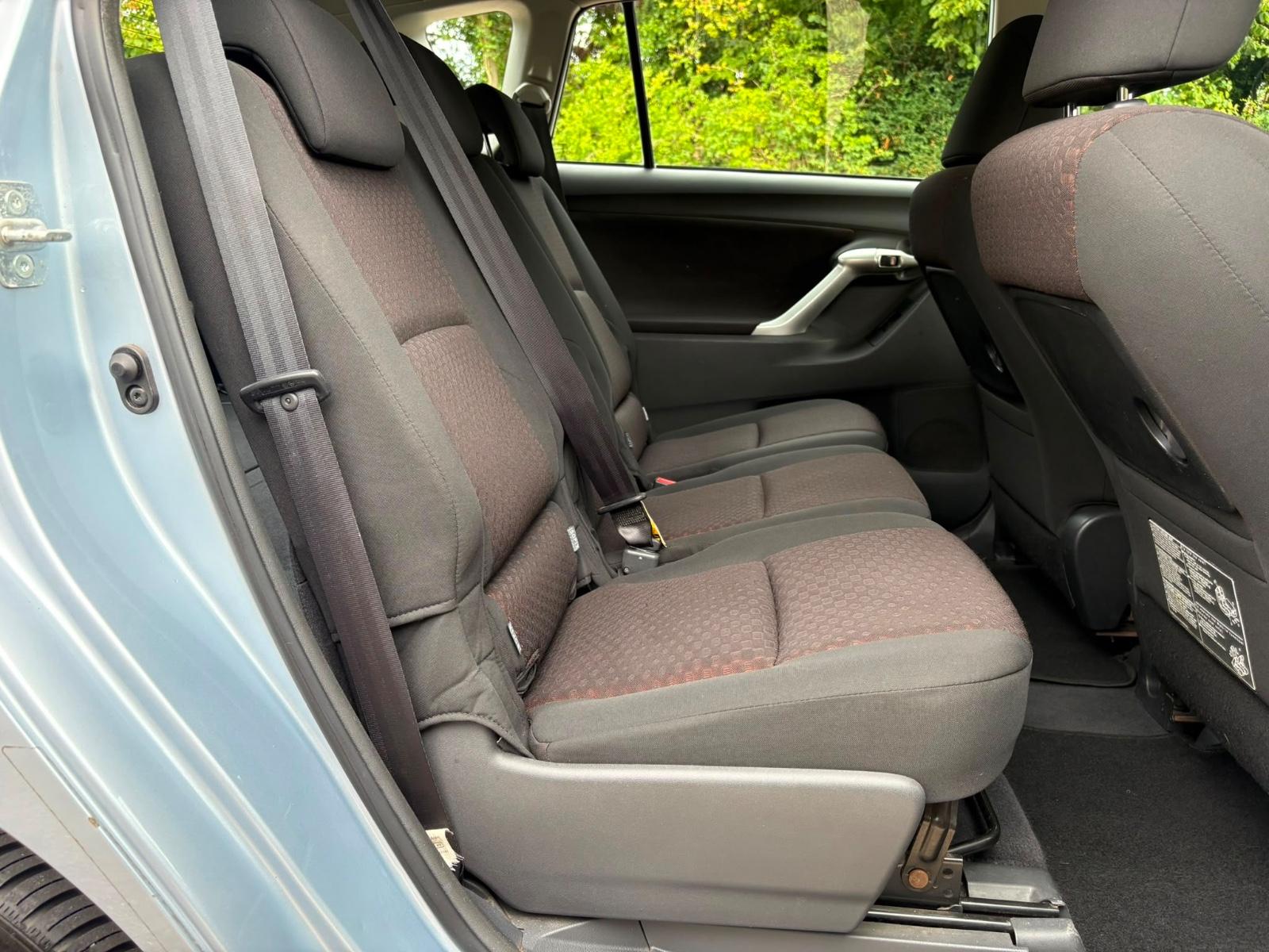 Toyota Corolla Verso 2010 — photo 10