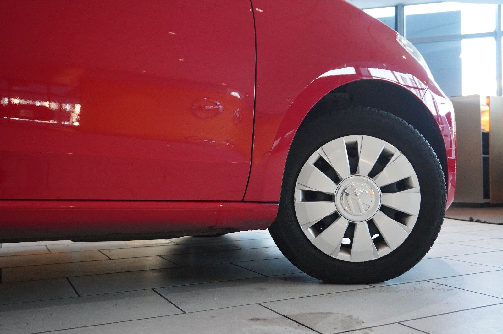 Fahrzeugabbildung Volkswagen up! 1.0 MOVE 5-TÜR KLIMA/SHZ/USB/NEBEL/SPORT/LED