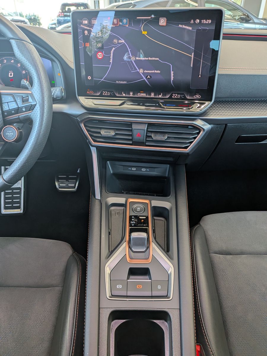 Fahrzeugabbildung CUPRA Leon 1.5 eTSI Dynamic-Edge-Paket Pano Cam AHK 18