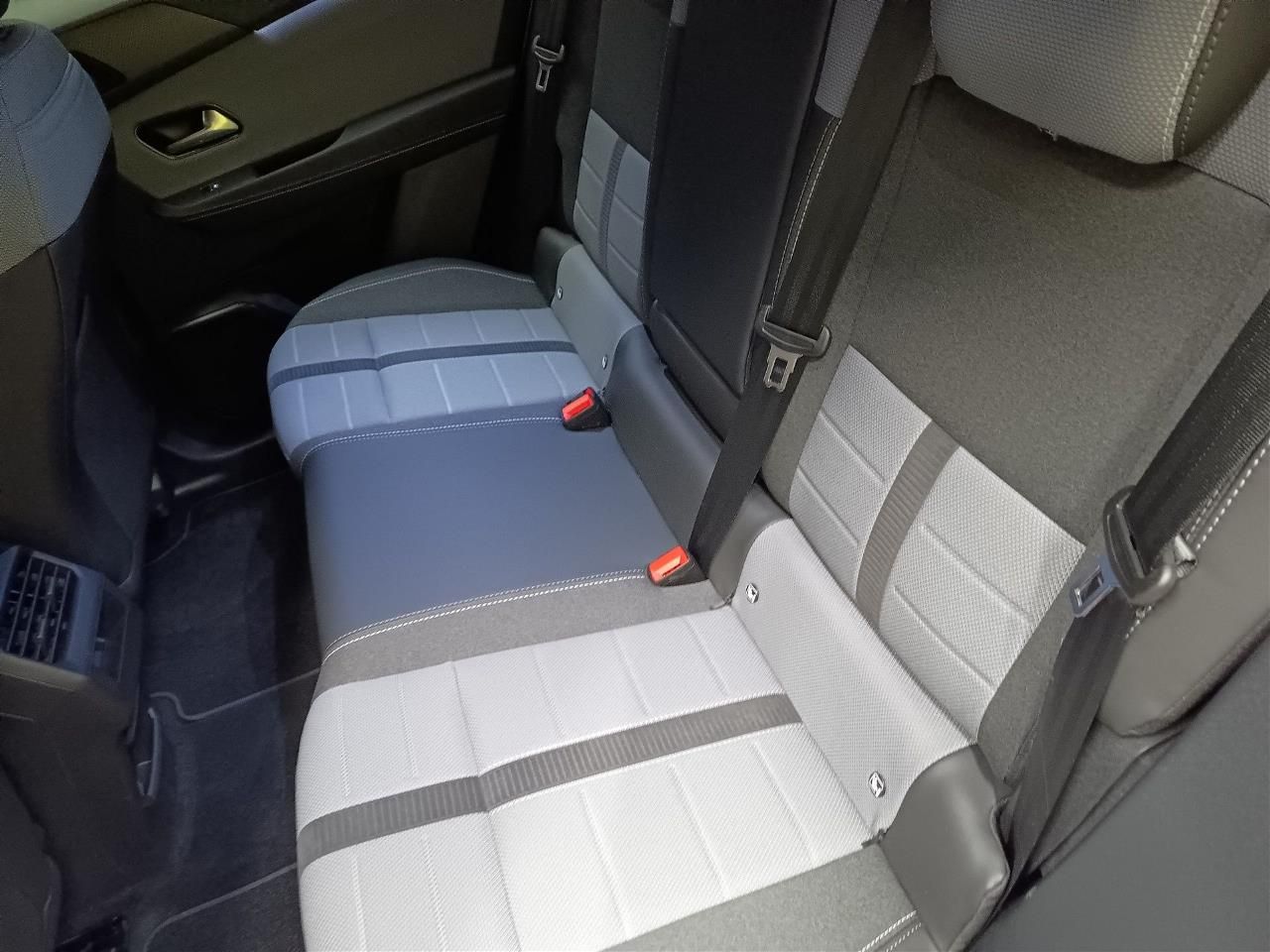 Fahrzeugabbildung Opel Grandland ElektrikGS 157KW