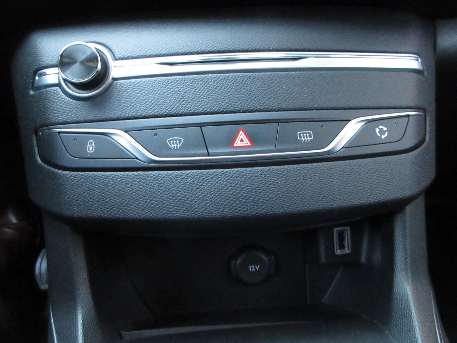 Fahrzeugabbildung Peugeot 308 SW Allure 1.2T LED/NAVI/PDC/R´CAM/BLIS