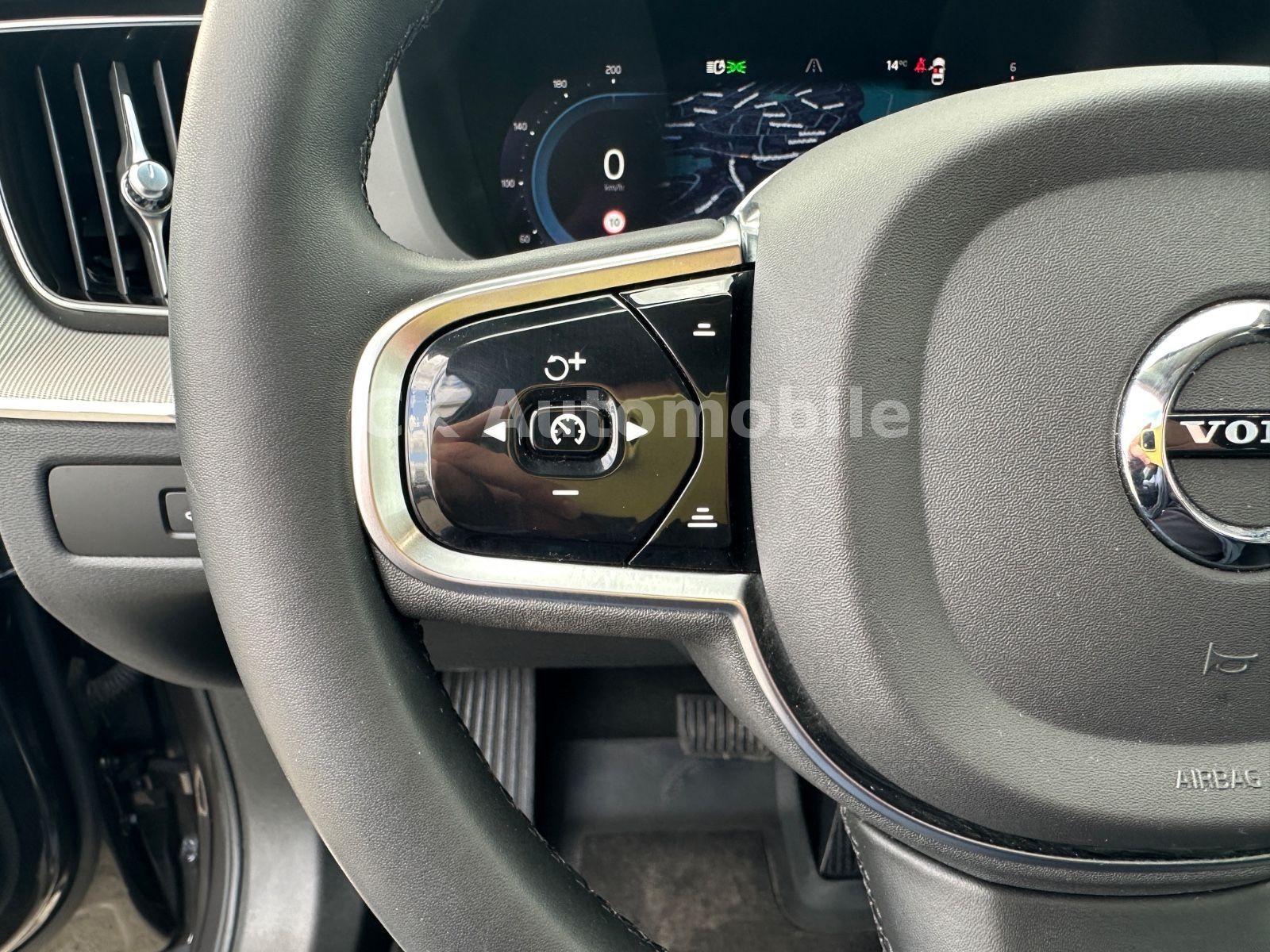 Fahrzeugabbildung Volvo XC60 B4 Plus Bright 2WD/Navi/Leder/Kam/LED/AHK