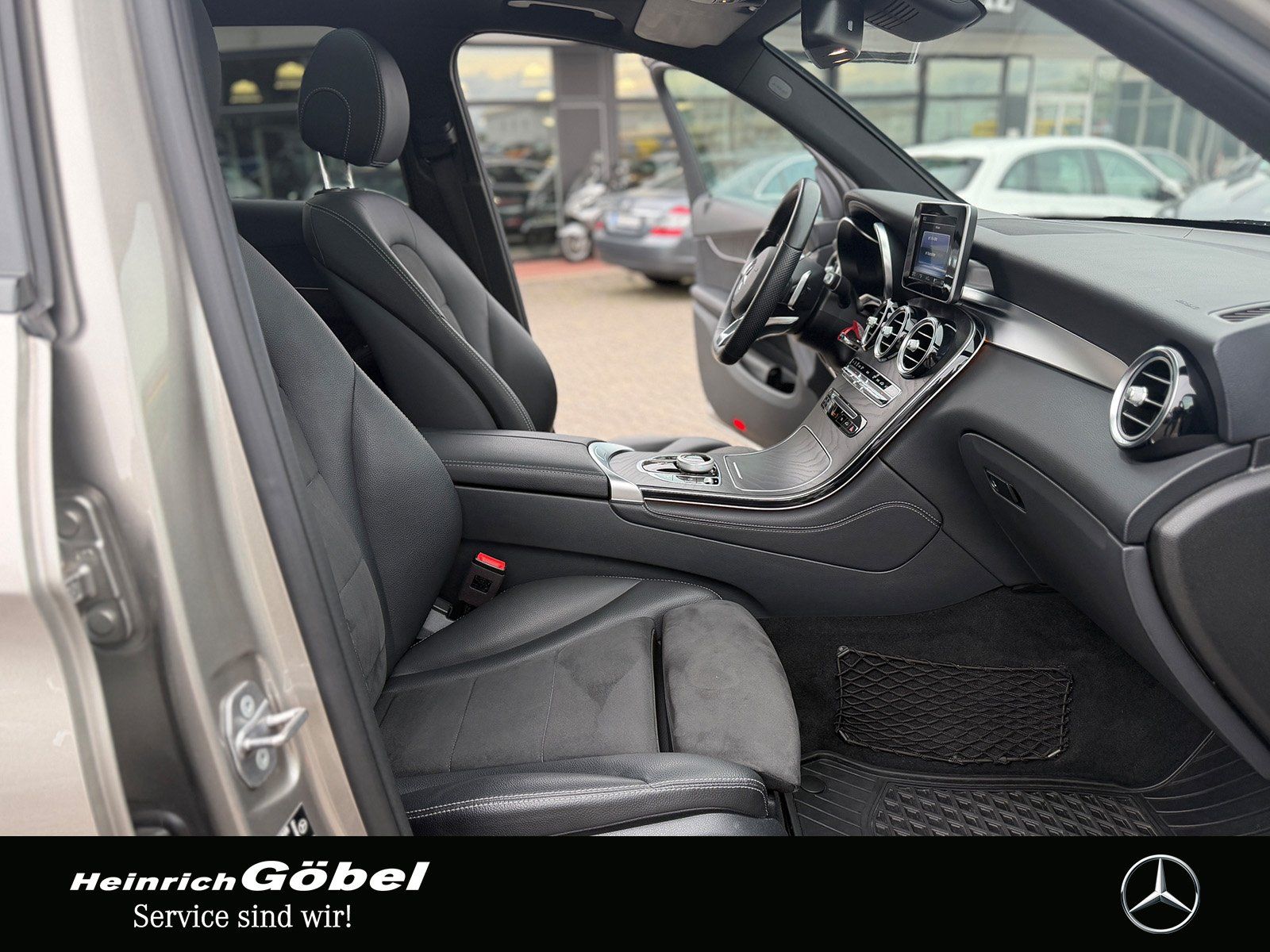 Fahrzeugabbildung Mercedes-Benz GLC 220 d 4M AMG+PANORAMA+ILS+20ZOLL+NIGHTP.+AHK