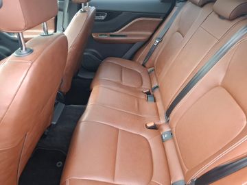 Jaguar F-Pace - 7