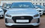 Hyundai i30 Lim. Klima Tempomat Tüv 04/2027 - Hyundai i30: Silber