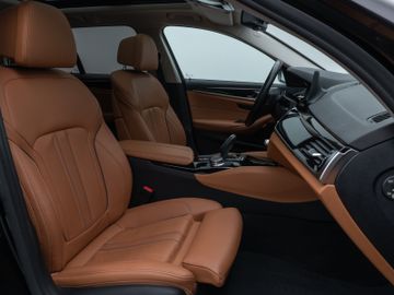 Fahrzeugabbildung BMW 540i xDr Tour Luxury Line HI-FI HUD DAB Panorama