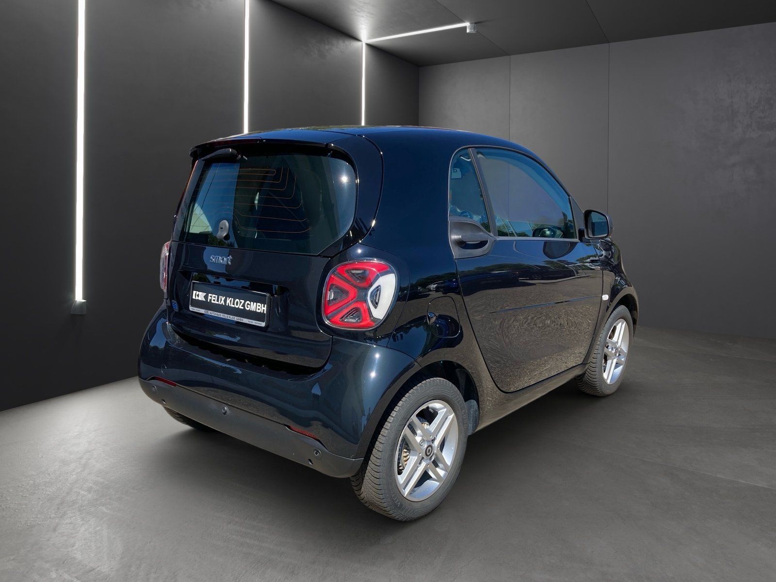 Fahrzeugabbildung Smart smart EQ fortwo Exclusive*Pano*Kamera*PDC*LED*22