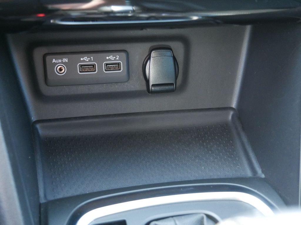 Fahrzeugabbildung Renault Megane Grandtour Intens TCe 140 EDC GPF HUD LED