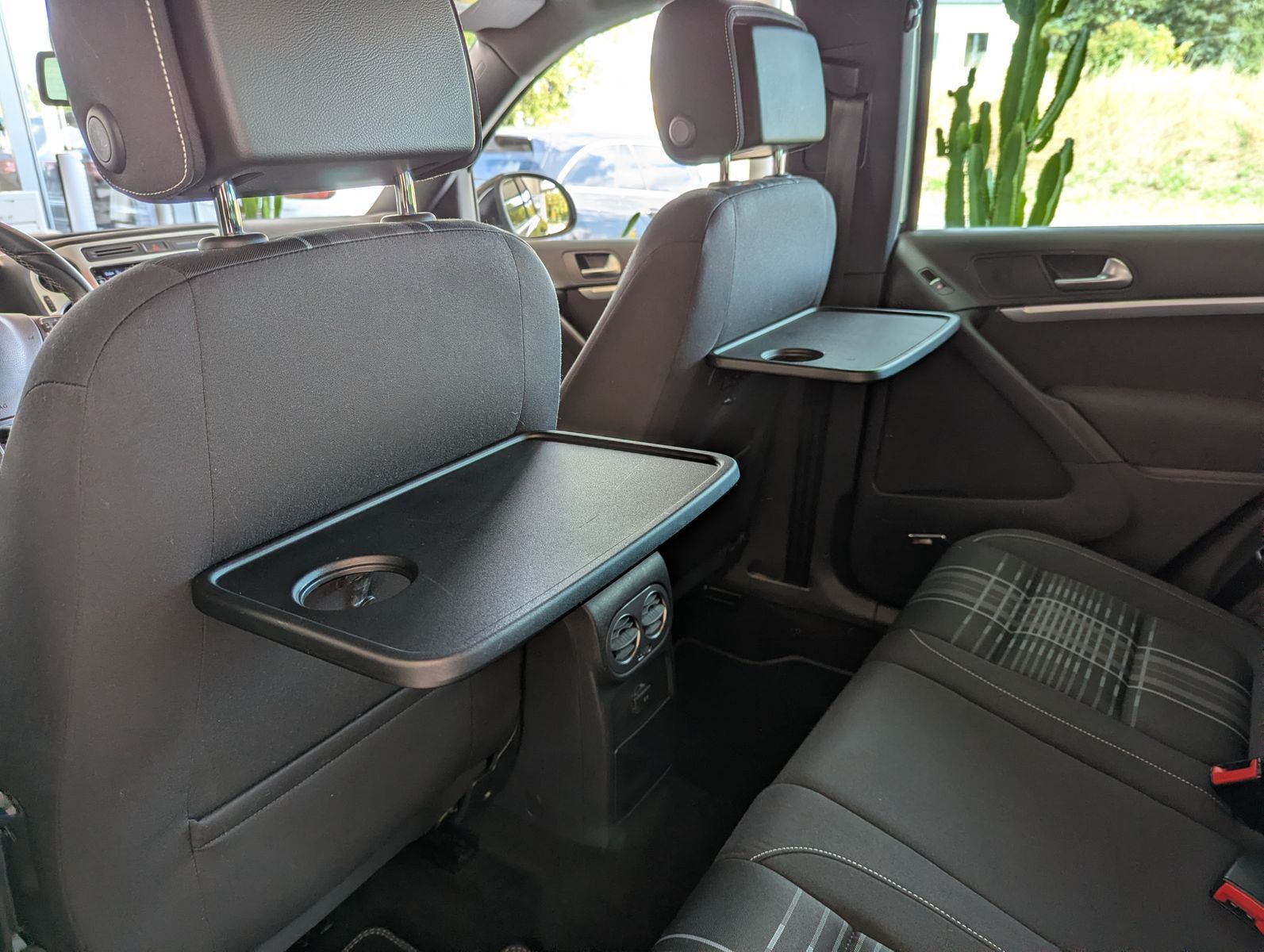 Fahrzeugabbildung Volkswagen Tiguan 1.4 TSI DSG Lounge DYNAUDIO AHK Kamera