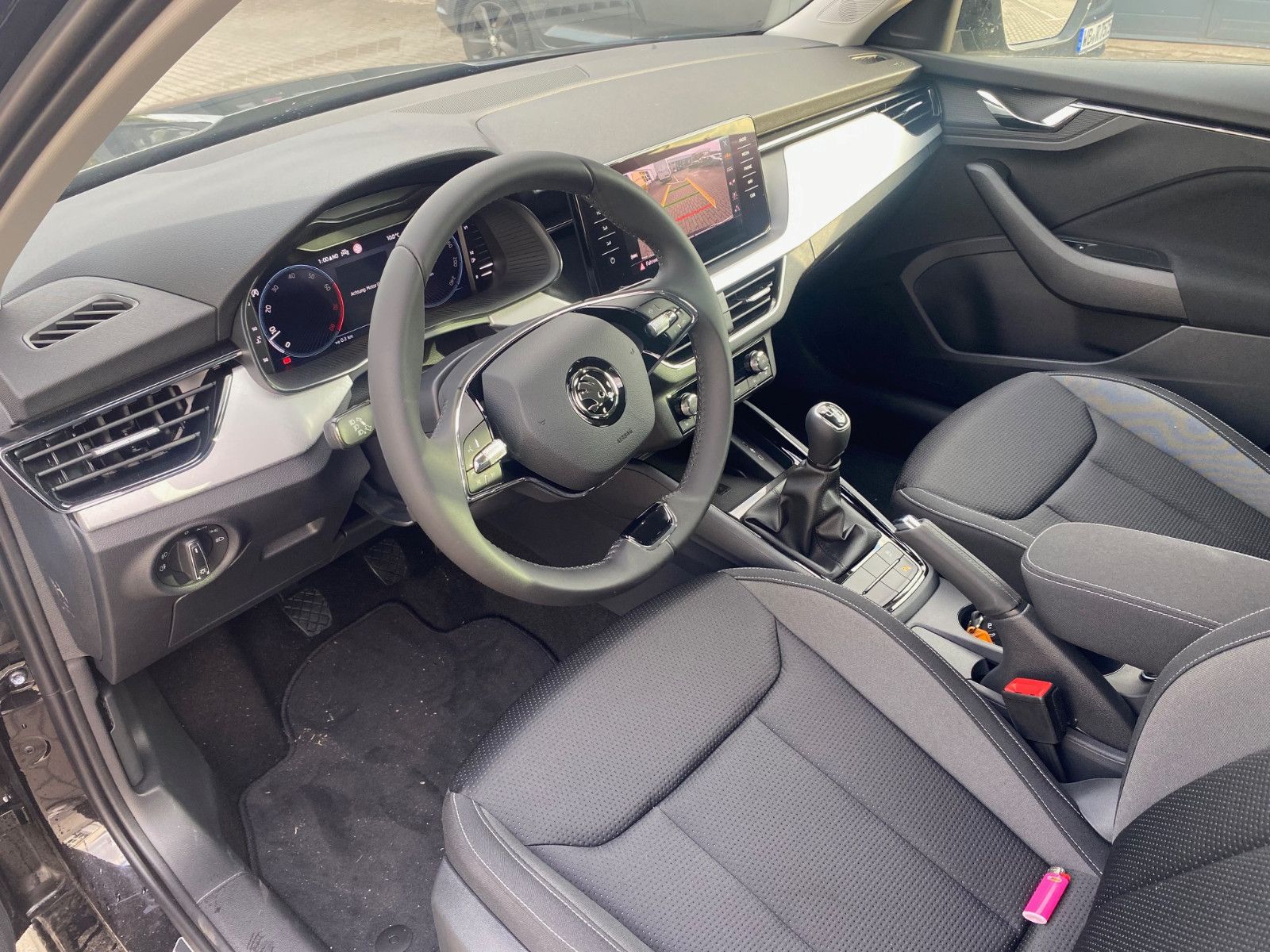 Fahrzeugabbildung SKODA Kamiq 1.5l TSI ACT TOUR *LED*NAV*ACC*KAMERA*PDC*