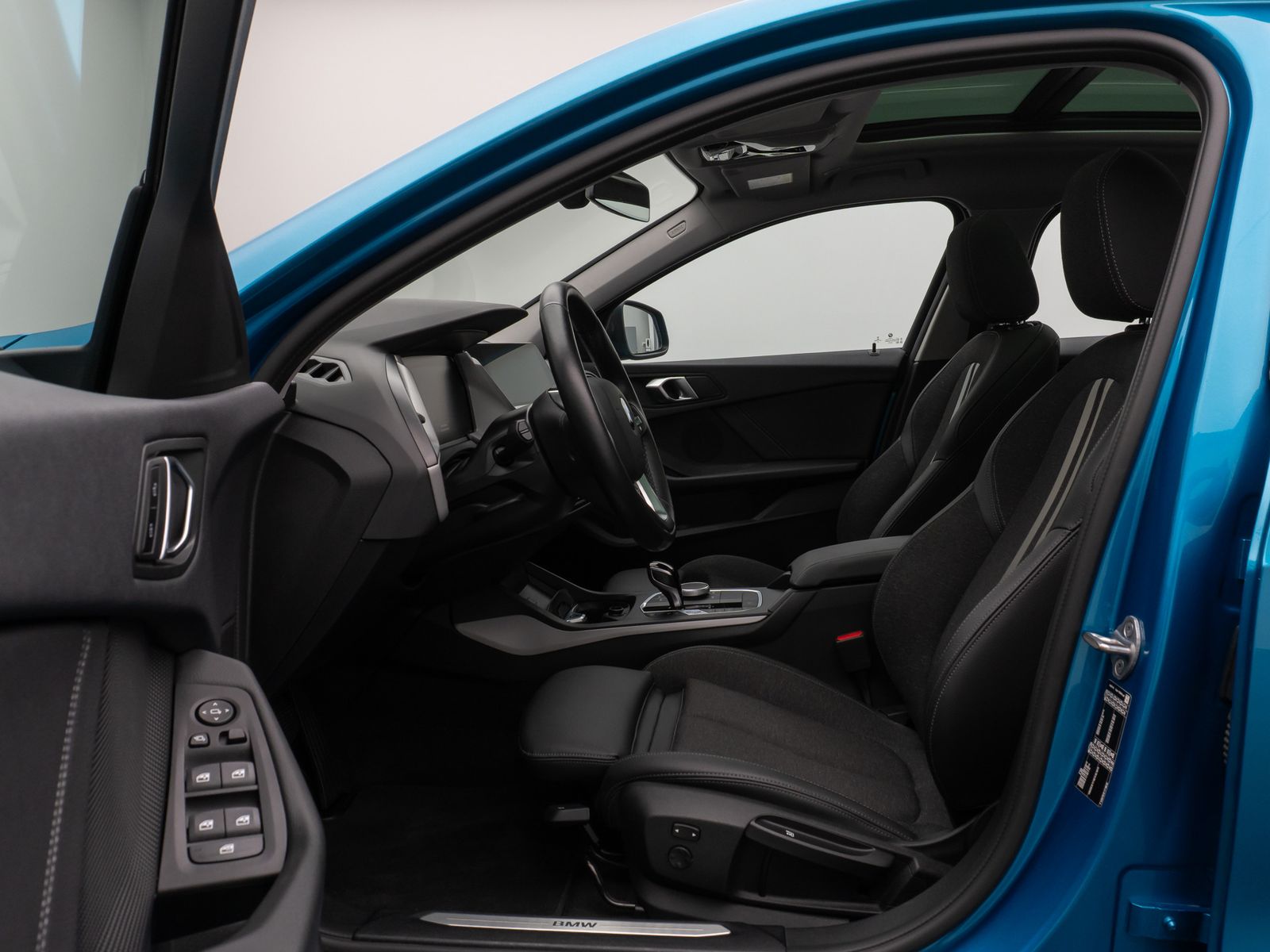 Fahrzeugabbildung BMW 118i Panorama Kamera Lenkrhzg DAB Komfort Sport