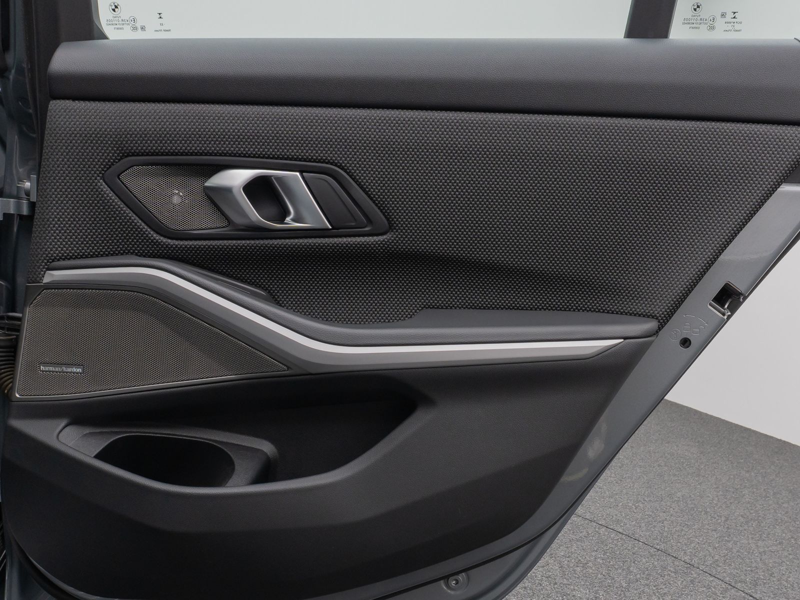 Fahrzeugabbildung BMW 320d Panorama DAB H/K Lordos Stop&Go PDC LED