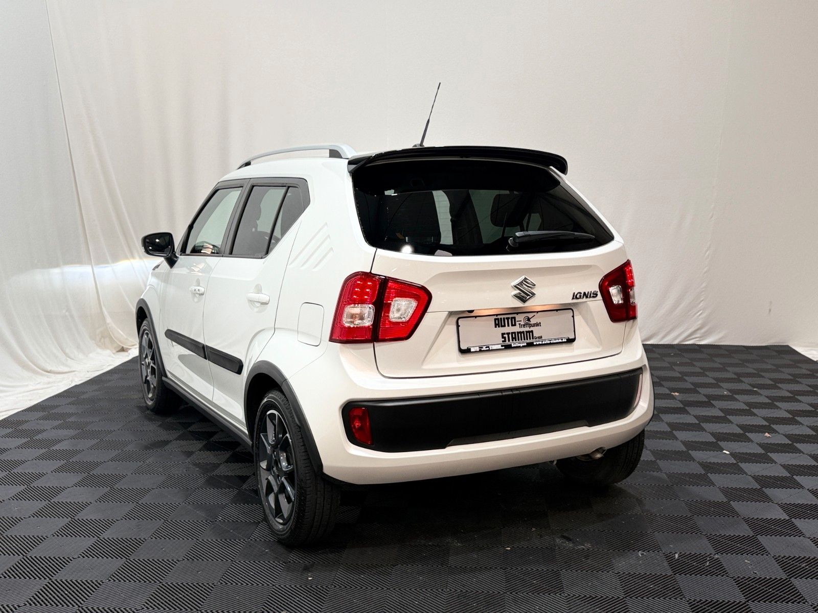 Fahrzeugabbildung Suzuki Ignis Comfort + / NAVI / CAR PLAY / SITZHEIZUNG