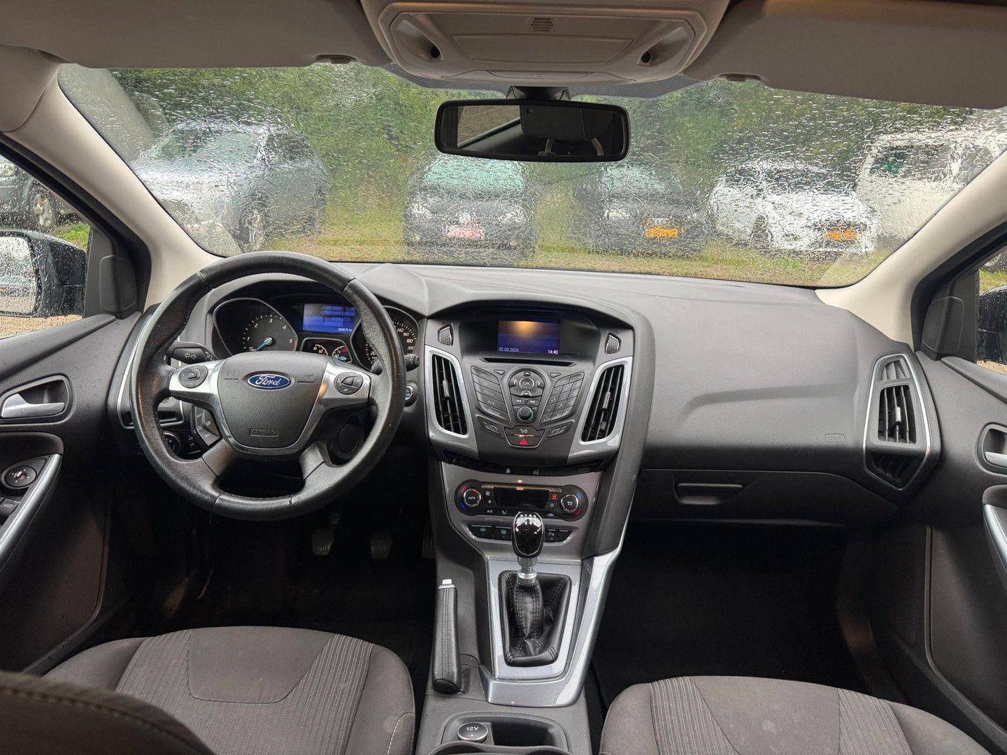Ford Focus 2013 — photo 11