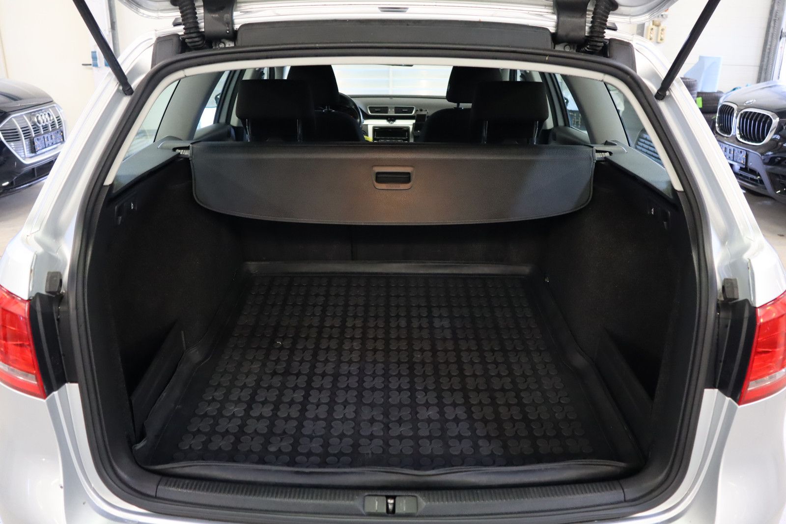 Fahrzeugabbildung Volkswagen Passat Variant BlueMotion AHK Klimaautomatik SHZ