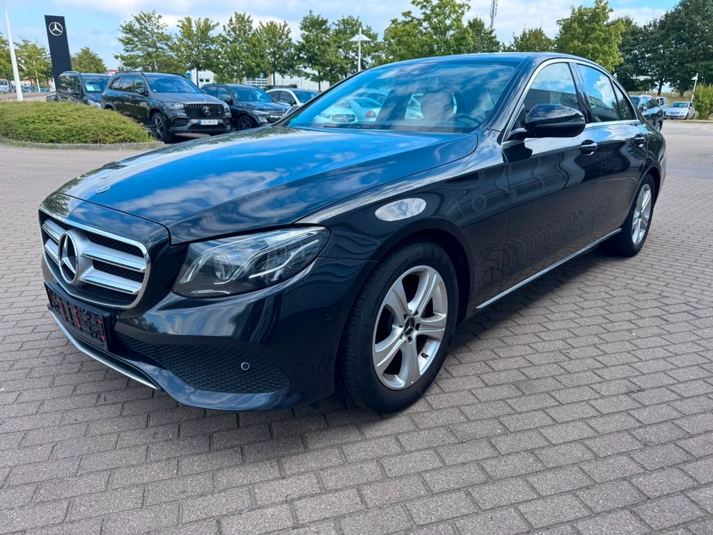 Image of Mercedes-Benz E 200